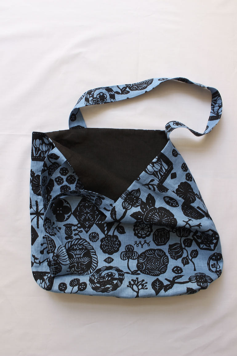 かたかけトートバック花図案の吹寄　ブルー×ネイビー